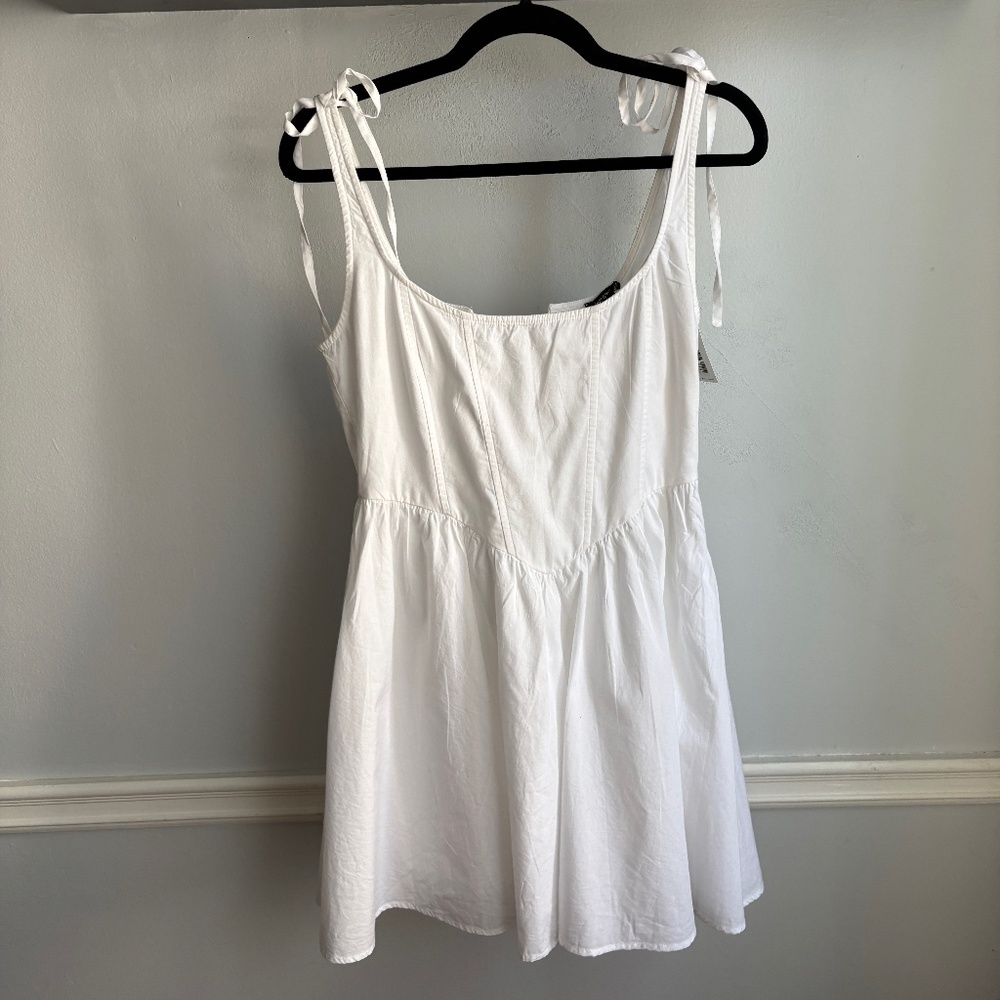 NWT Lace Up Dress. Nasty Gal White Dress with Bows and Open Back. Size Medium.